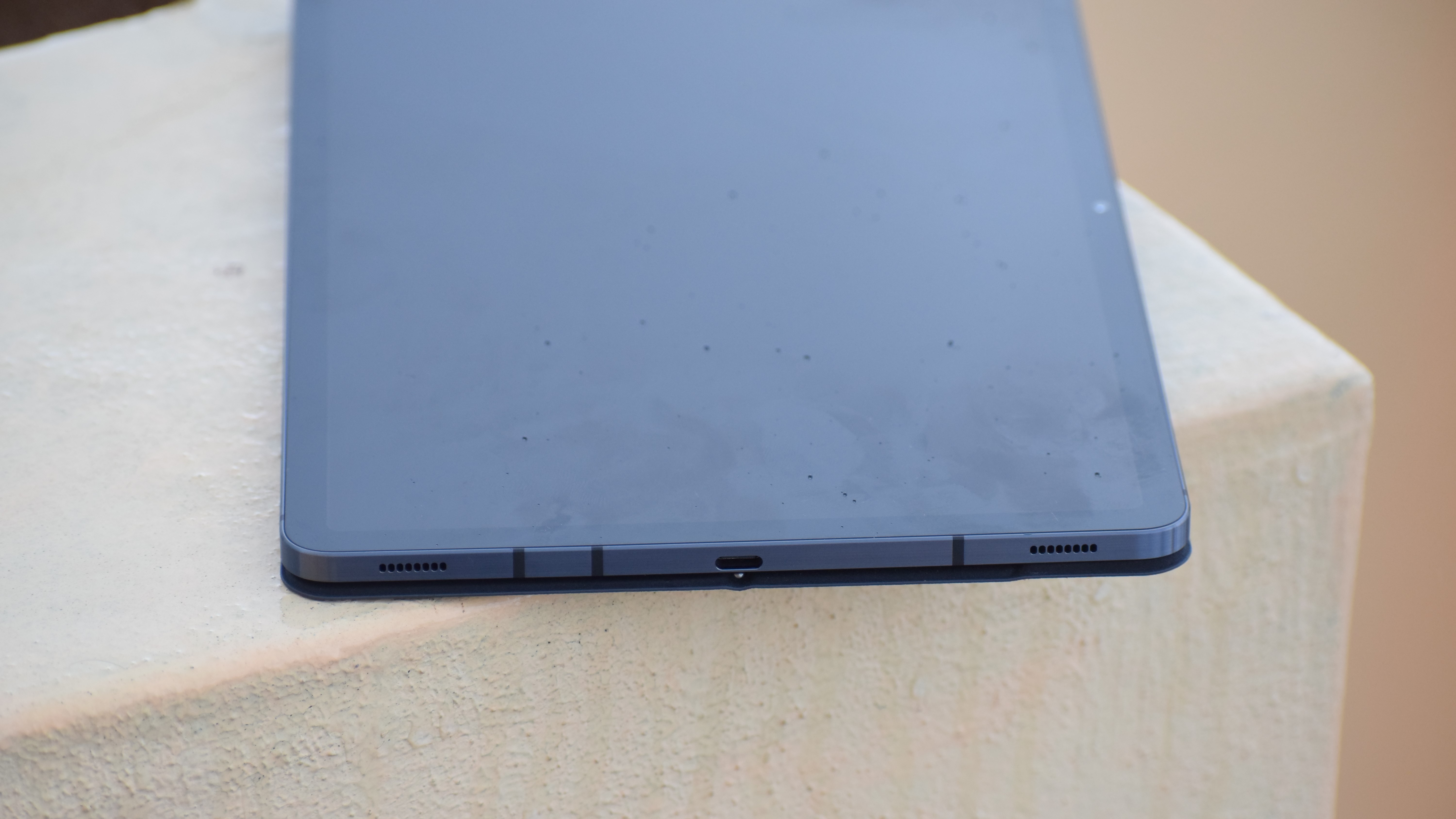 The bottom edge of a Samsung Galaxy Tab S7