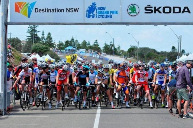 The men line-up ahead of the 30-lap race on the iconic Cronulla circuit