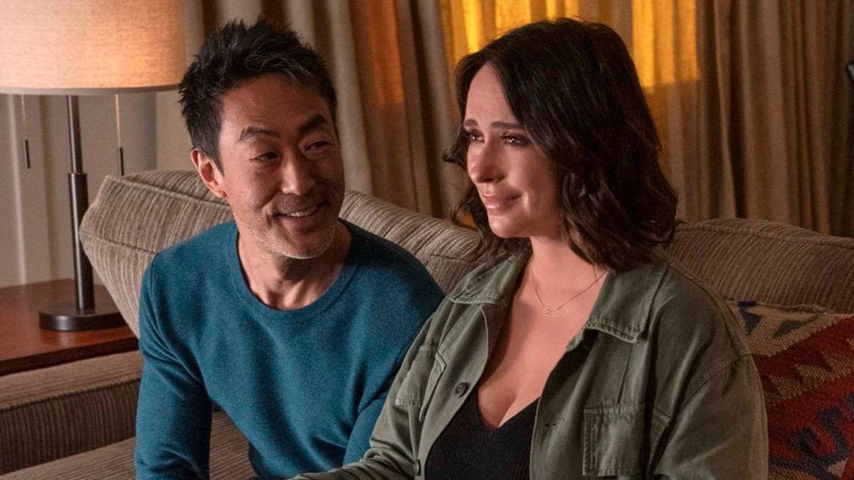 Kennth Choi and Jennifer Love Hewitt on 9-1-1