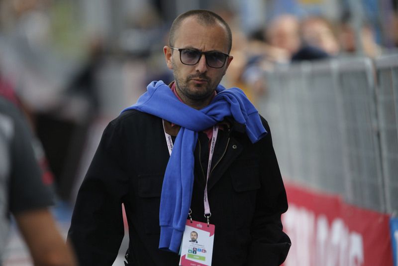 La Gazzetta dello Sport journalist Ciro Scognamiglio at the start of the stage