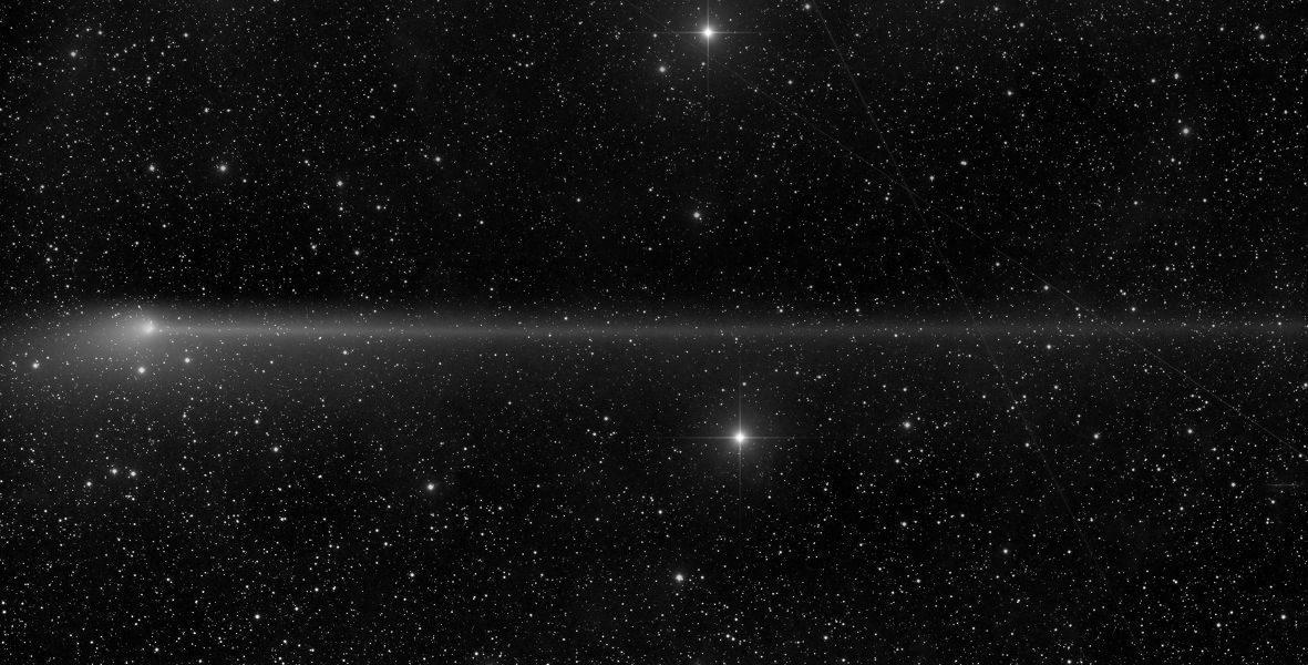 Comet PanSTARRS Cuts Like a Knife In Amazing Photo Space