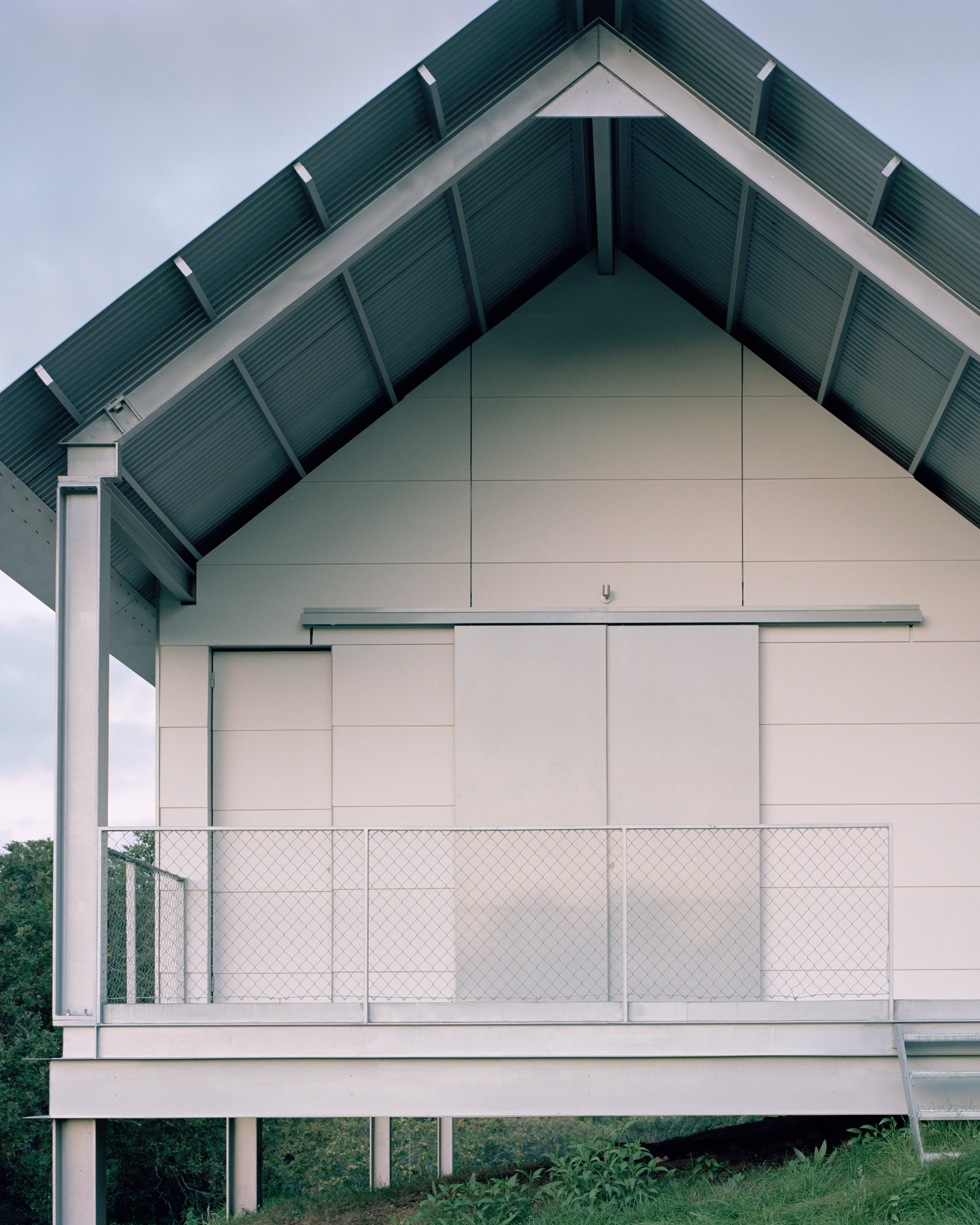 view of minimalist Casa Guadalupe by studio hanghar, a white house with dark timber accents