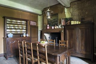 French townhouse dining room