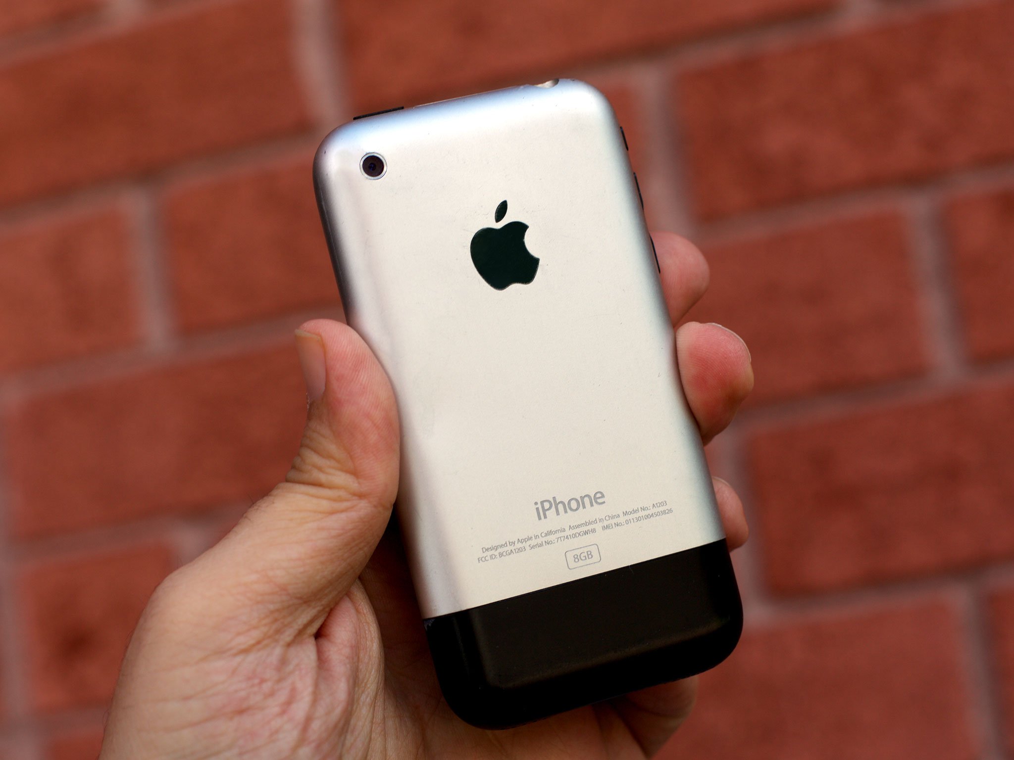 Старый iphone apple. Iphone 2007. Iphone 1. Apple 1 айфон. Iphone 1 2007.
