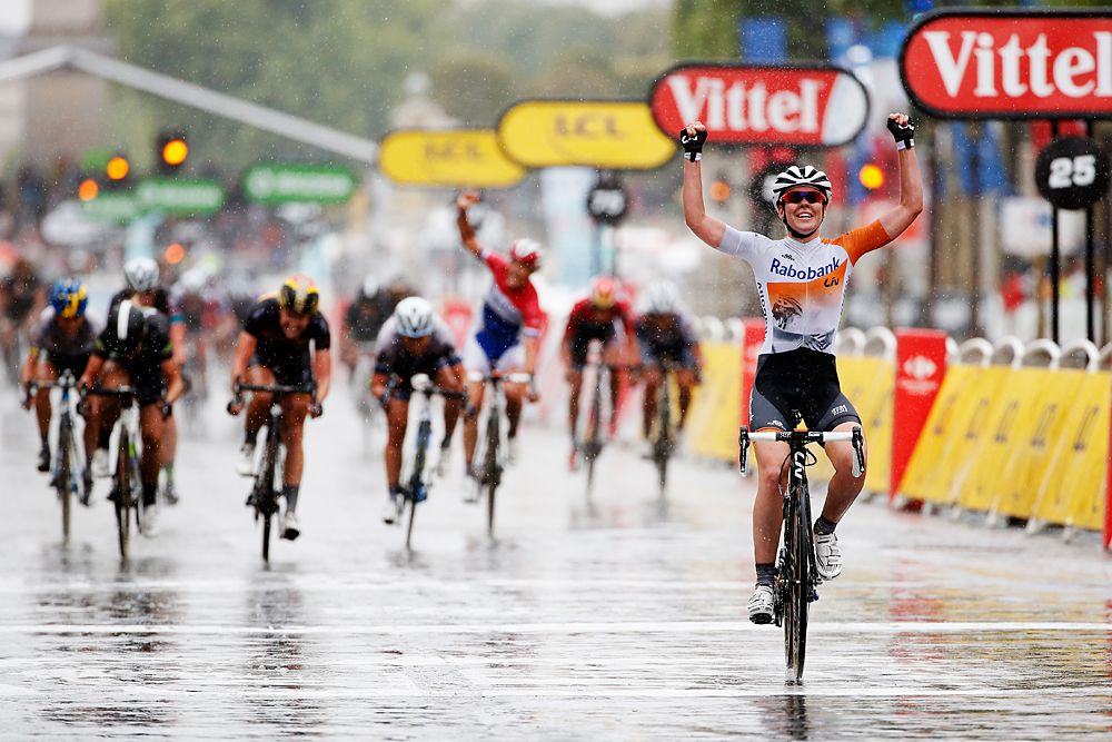 Anna van der Breggen (Rabo-Liv) wins solo, holds off chasing peloton by one second