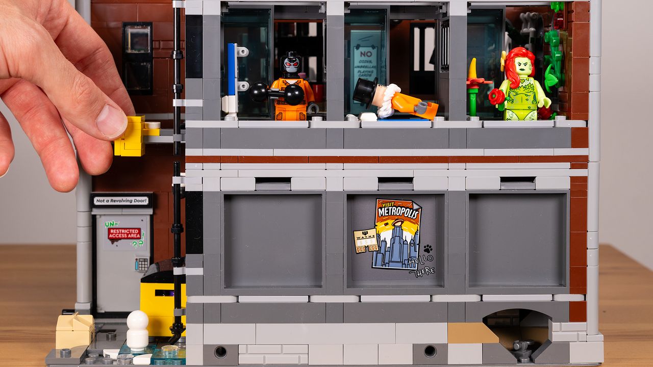 Lego DC Arkham Asylum (#76300) lego set sliding cell doors (first floor)