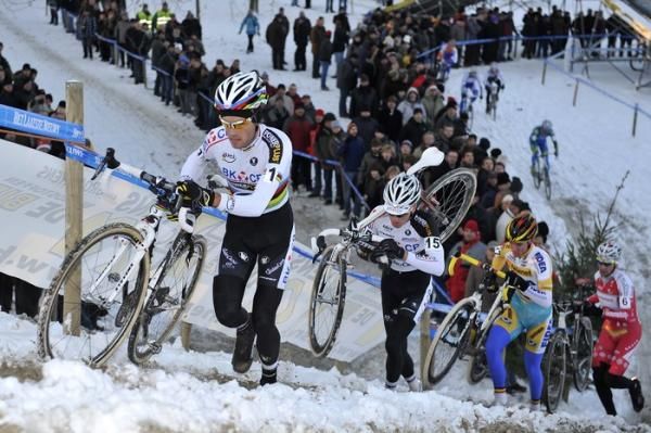 Niels Albert (BKCP - Powerplus), teammate Jim Aernouts and Vincent Baestaens (Telenet - Fidea Cycling Team) tackle a tough run-up.
