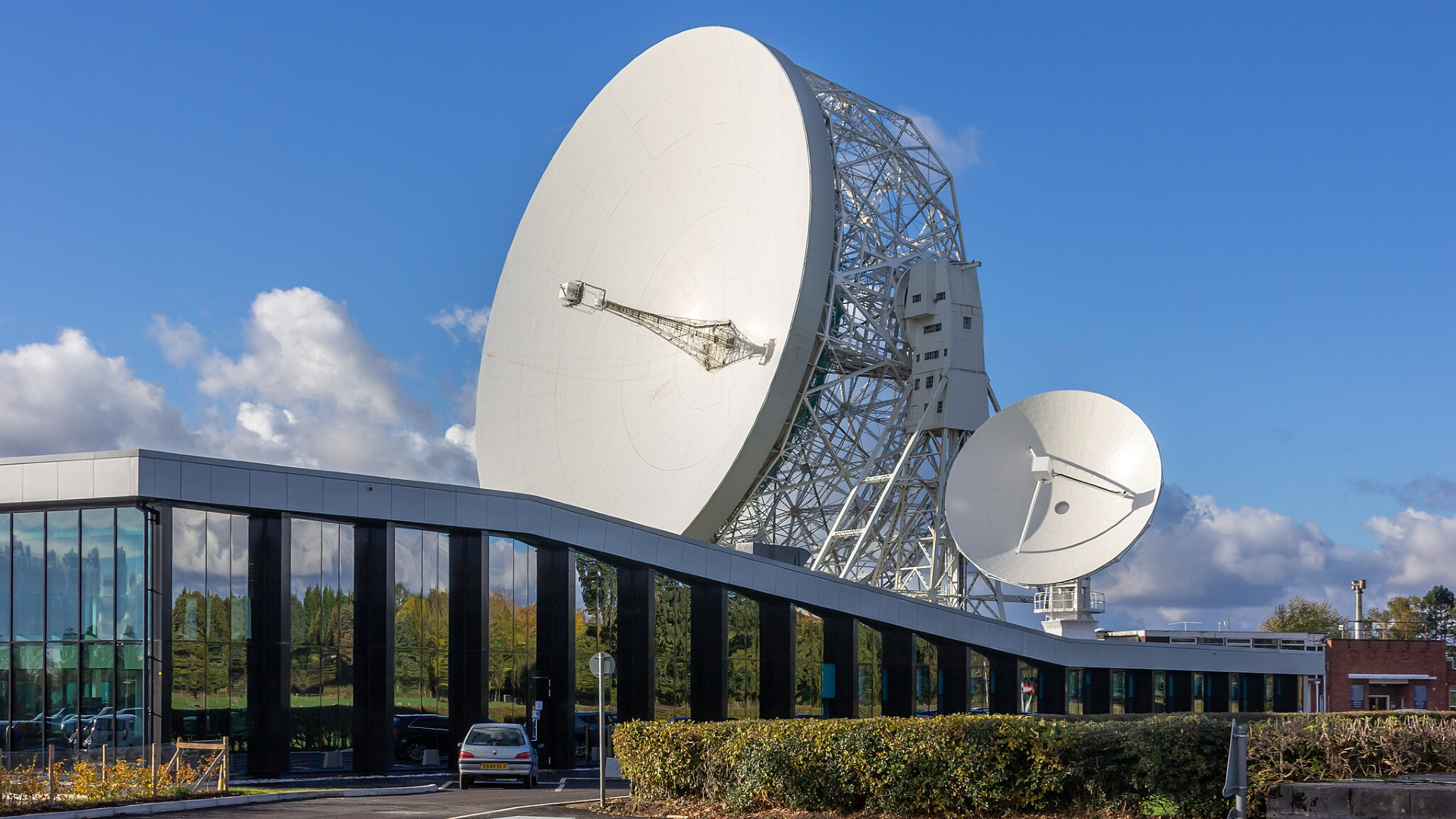 The Jodrell Bank Observatory radio telescope in the UK