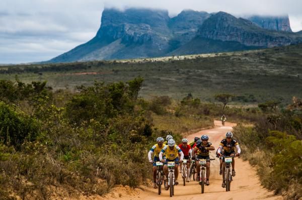 Racers in a small group on stage 6