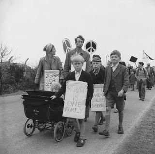 Henry GrantAnti-nuclear protesters marching to Aldermaston,Berkshire, May 1958