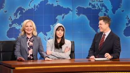 Aubrey Plaza, Sam Smith Episode 1836 -- Pictured: (l-r) Amy Poehler as Leslie Knope, Host Aubrey Plaza as April Ludgate, and anchor Colin Jost during Weekend Update on Saturday, January 21, 2023