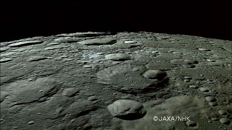 Craters Expose the Moon&#039;s Insides