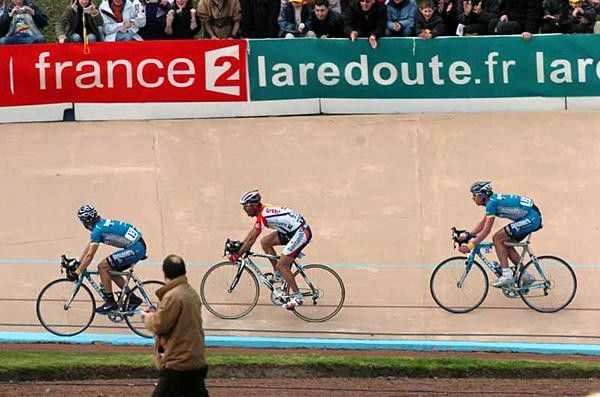 Gusev, Van Petegem and Hoste circle the track