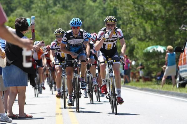 The break heads into the feed zone.