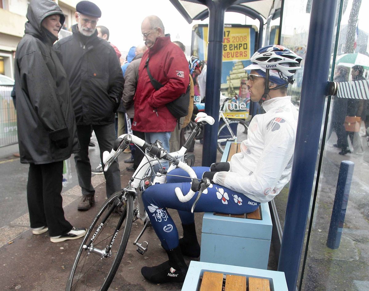 Remy Di Gregorio shelters at a bus-stop in Nevers ahead of stage 2 in 2008.