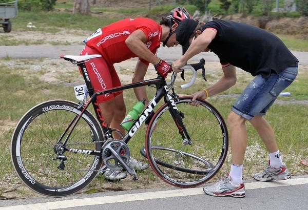 Lachlan Norris (Drapac Porsche Cycling Team) gets a new front wheel at km 15.