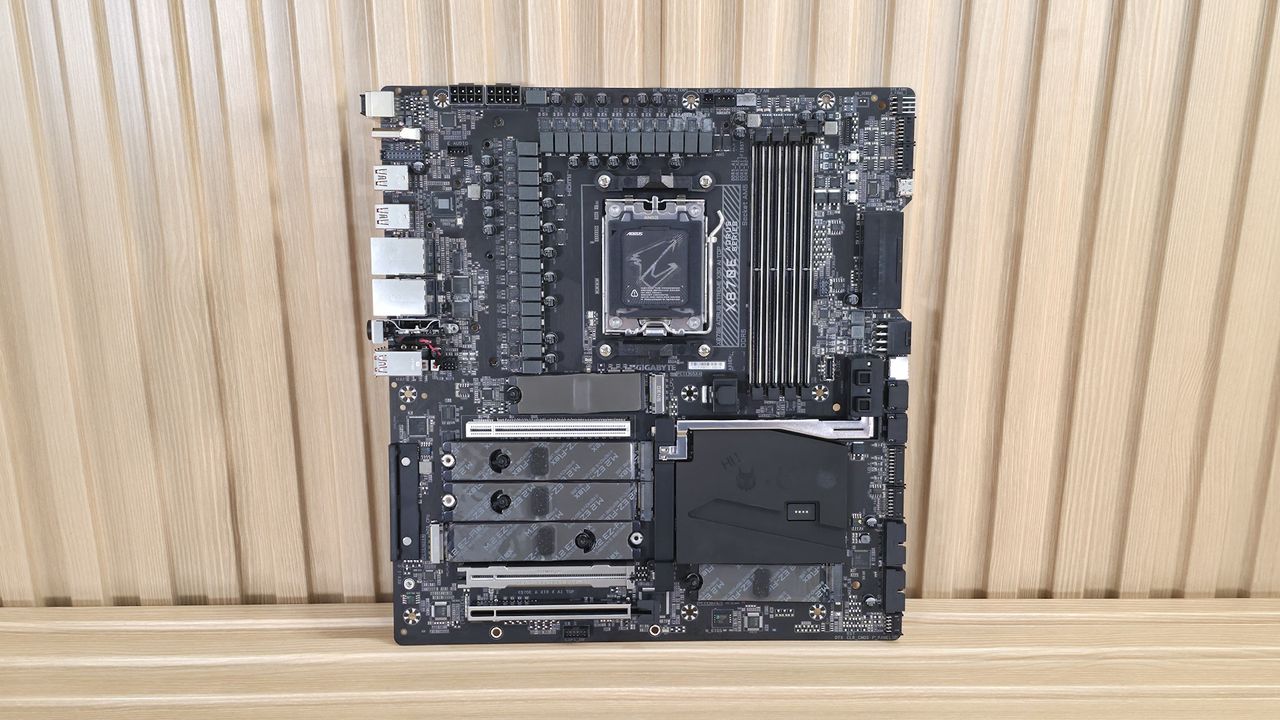 Gigabyte X870E Aorus Xtreme X3D AI Top