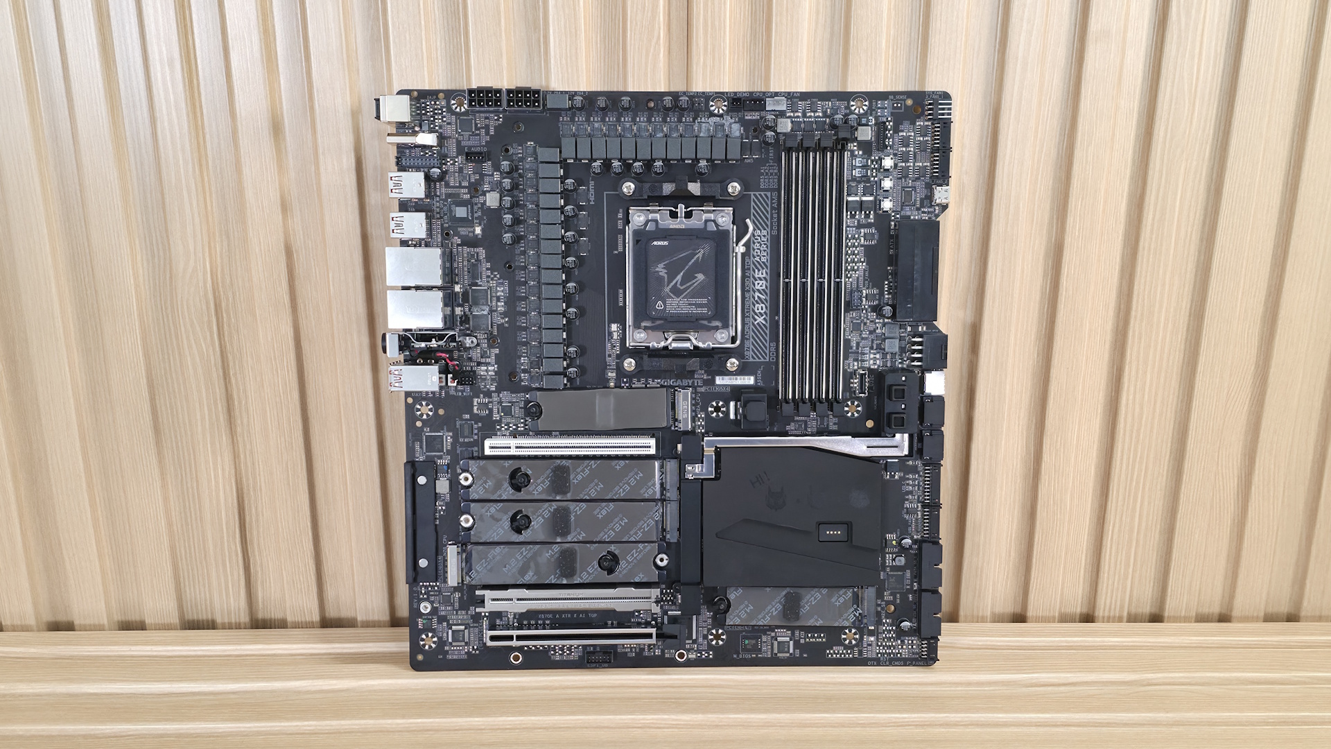 Gigabyte X870E Aorus Xtreme X3D AI Top