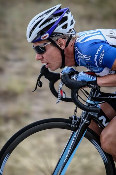 Jeff Louder (UnitedHealthcare) tucks in on a descent.