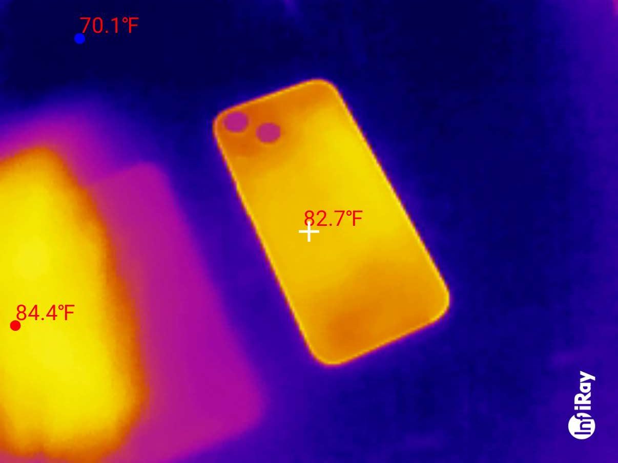 Thermal image of iPhone 15 while charging USB-C.