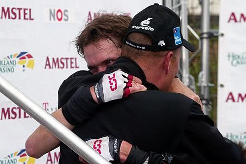 Big hug from Bjarne Riis and Fr&auml;nk Schleck