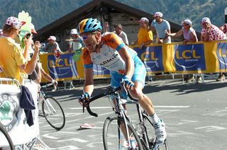Christian Vande Velde (Garmin-Slipstream) fought his way back to the leaders but couldn't hold the pace when the race splintered on Verbier