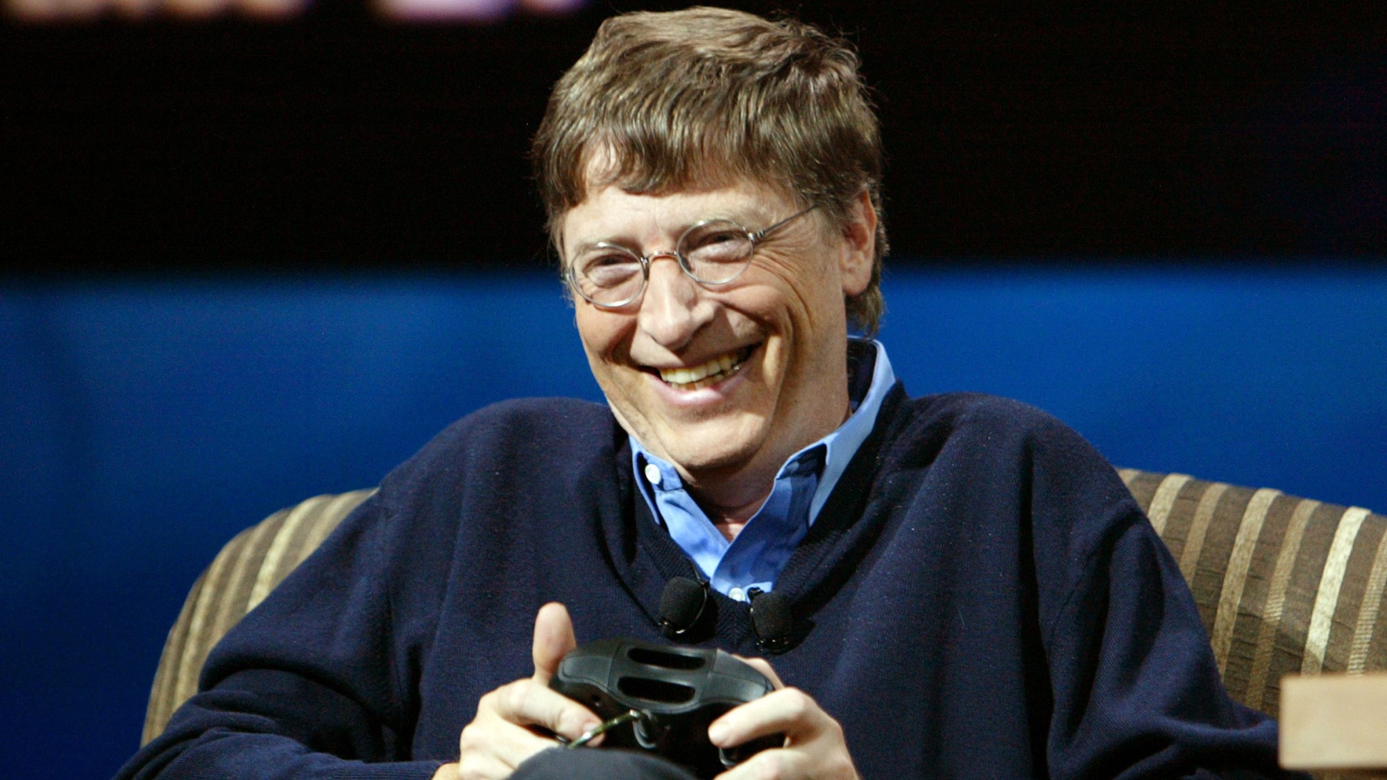 Bill Gates artık bir oyuncu olduğunu söylüyor ve onları 'insan bağlantısı için müthiş bir metafor' olarak nitelendiriyor.