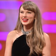 Taylor Swift on the Graham Norton show wearing a deep side part