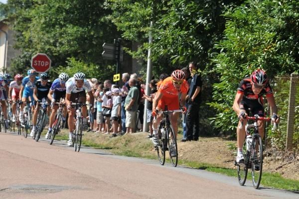The peloton stretches out as riders go on the offensive early in stage one.