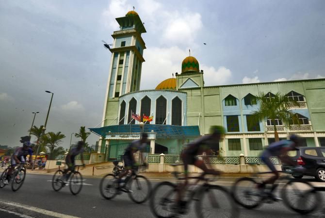 The Tour de Langkawi peloton on stage 4