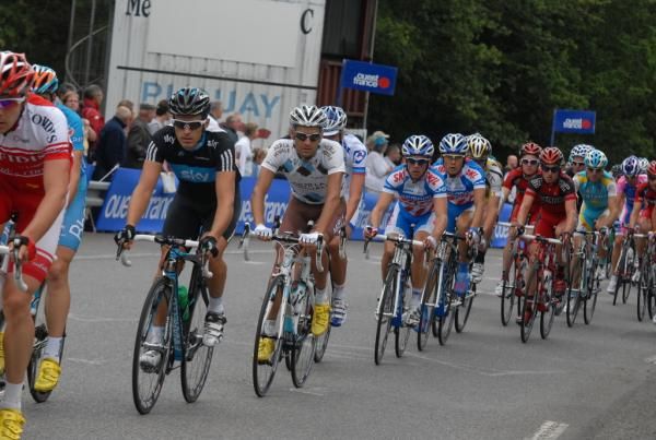 Sylvain Calzati (Sky) and Cyril Dessel (Ag2r) on the front