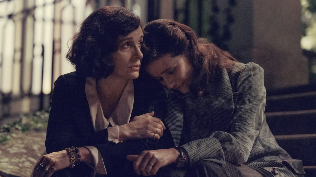 Juliette Binoche and Emily Mortimer in The New Look episode 9