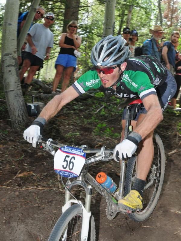 Mike Broderick (Kenda-Seven-No Tubes) races in seventh place.
