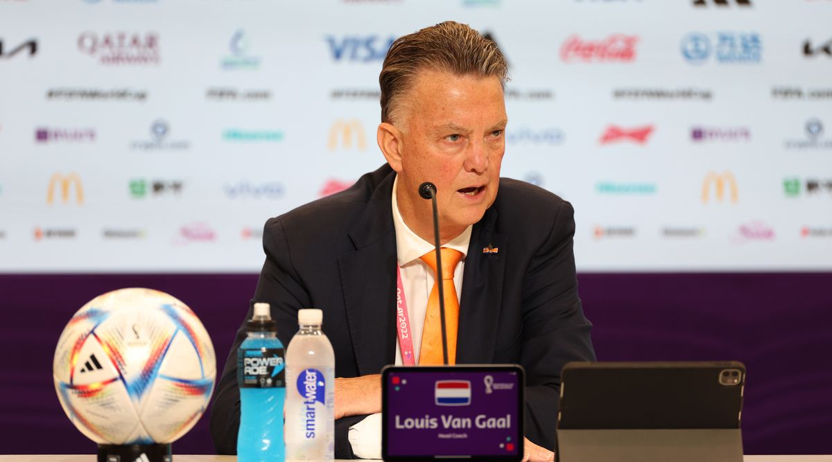 WK 2022: Nederlandse bondscoach Louis van Gaal zegt tegen kritische journalist ‘naar huis te gaan’