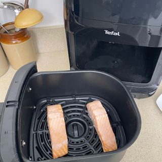 Image of Tefal 3 in1 being used to make salmon