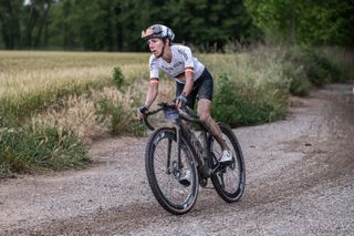 UCI Gravel World Series – Victory for Florian Dauphin and Carolin Schiff at France's Wish One