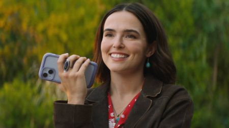 Zoey Deutch as Jill in Voicemails for Isabelle on Netflix
