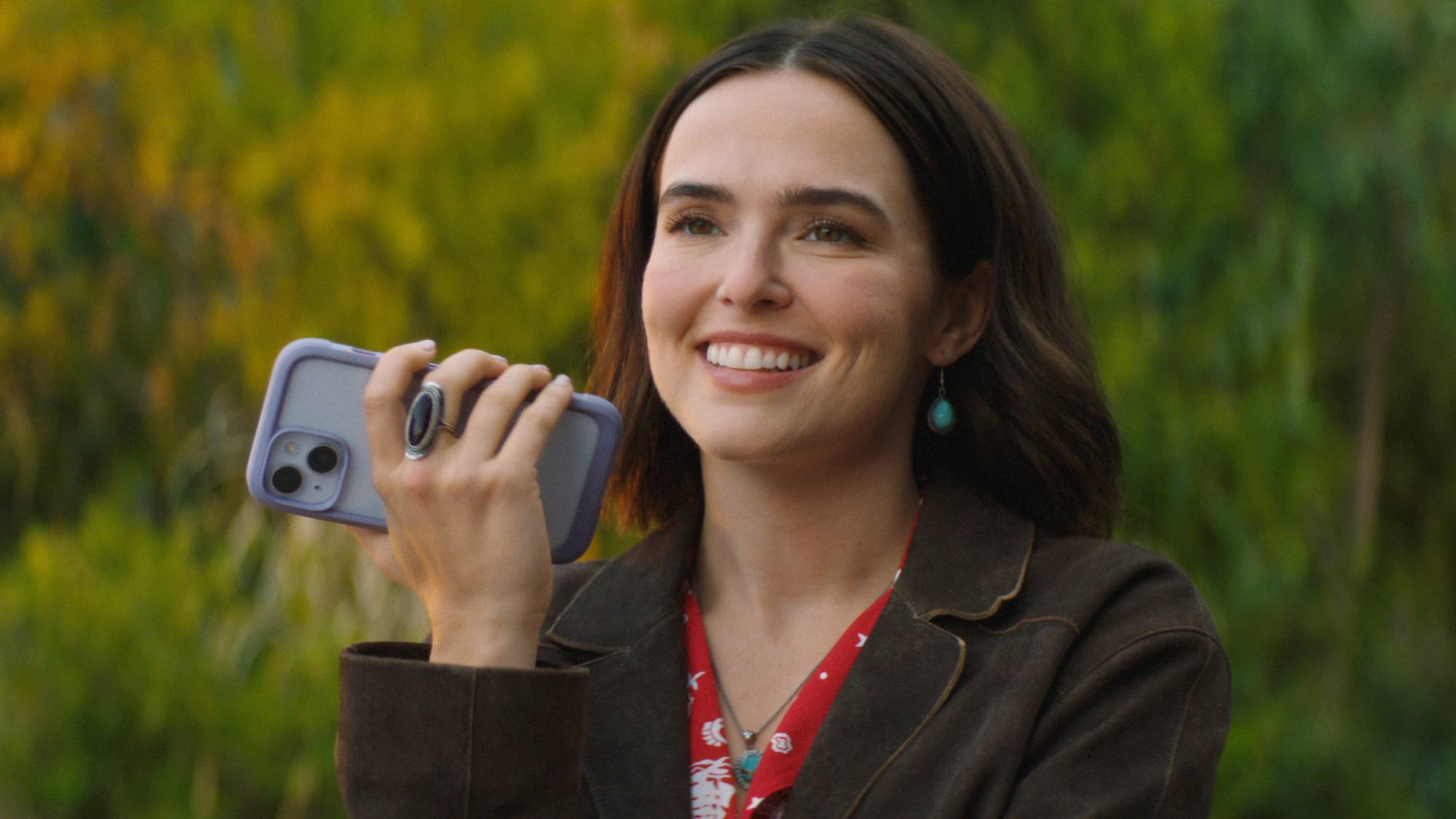 Zoey Deutch as Jill in Voicemails for Isabelle on Netflix
