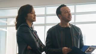 Baez helping Danny in Boston in Boston Blue Season 1x06