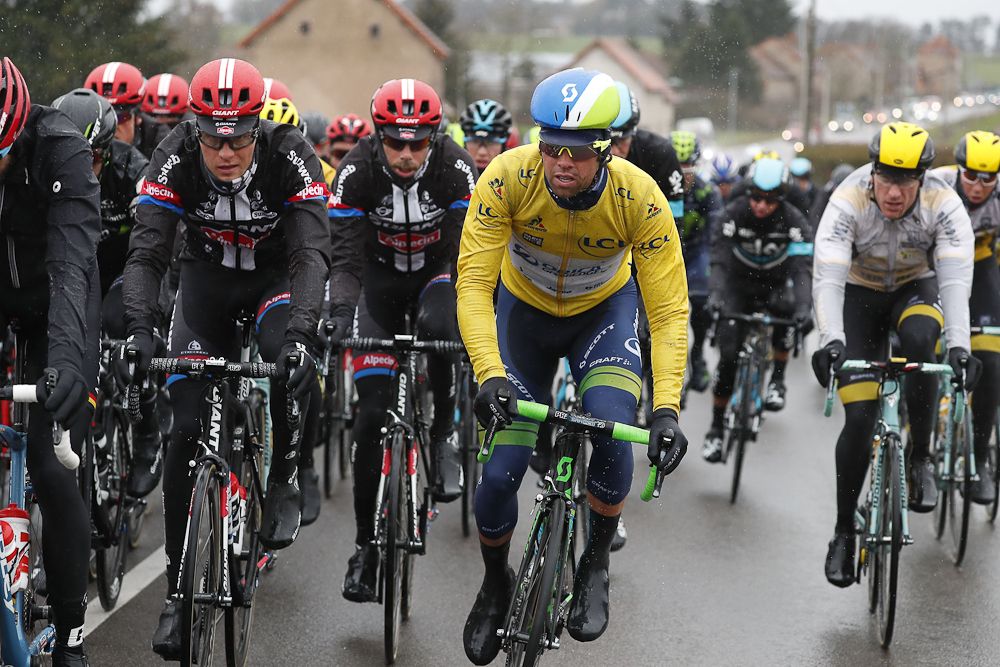 Race leader Michael Matthews tests his legs in the bunch during stage 3