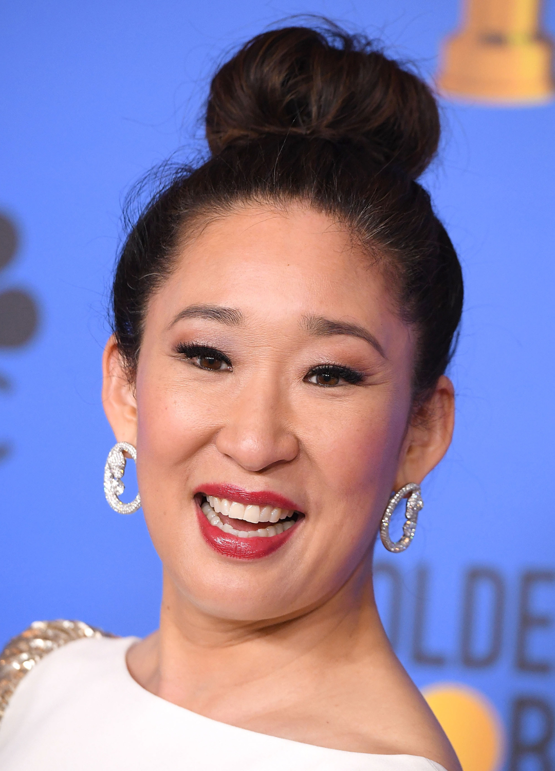 Sandra Oh poses at the 76th Annual Golden Globe Awards at The Beverly Hilton Hotel on January 6, 2019 in Beverly Hills, California