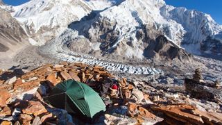 what's the difference between 4-season and winter kit: Himalayan camp