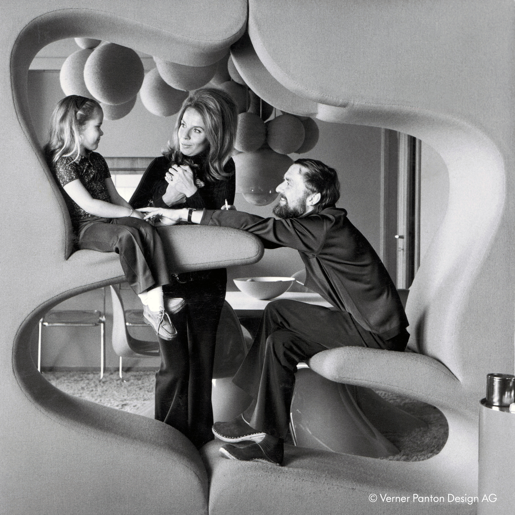 Carin, Marianne and Verner Panton in the Living Tower. &amp;copy; Verner Panton Design AG.
