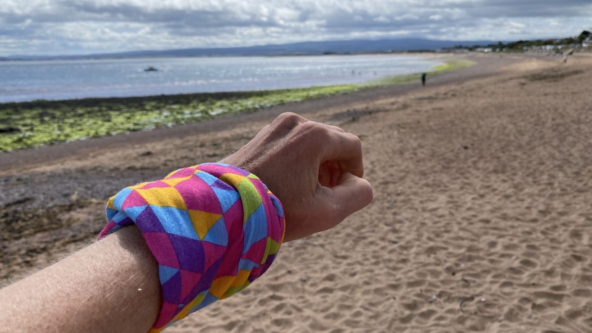 7 ways to wear a neck gaiter for hikers and runners Advnture