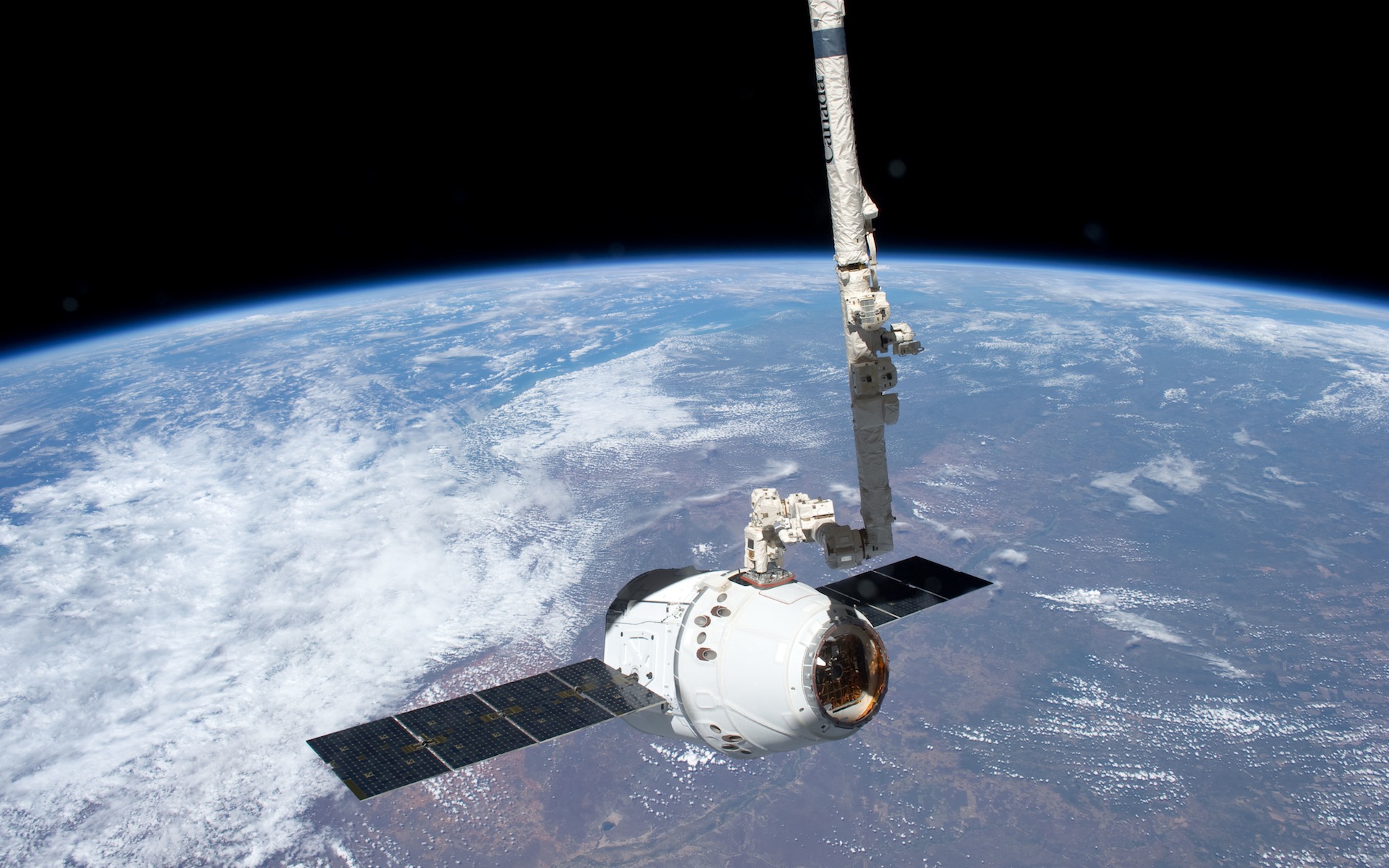 SpaceX Dragon Grappled at Space Station