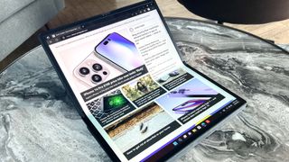 Lenovo ThinkPad X1 Fold 2022 surfing the web