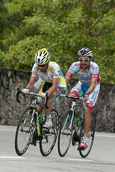 Victor Nino Corridor (Azad University Cross Team) and Jose Serpa (Androni Giocattoli) took over the lead from Rujano and settled down to fight the race out with four kilometres remaining.