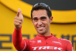 Alberto Contador gives his pistolero salute