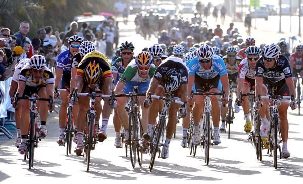Boonen edges out Haedo in the sprint