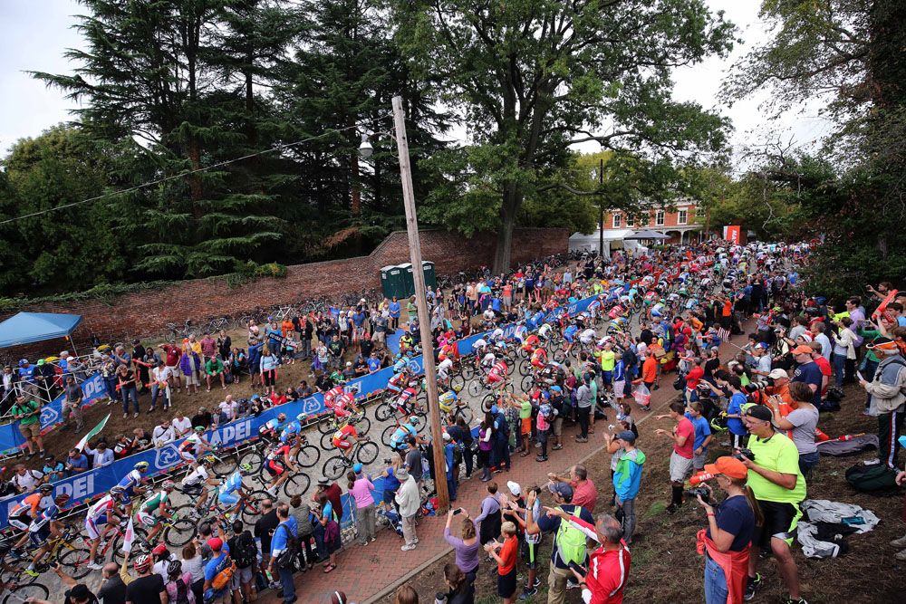 Spectators on 23th Street Hill